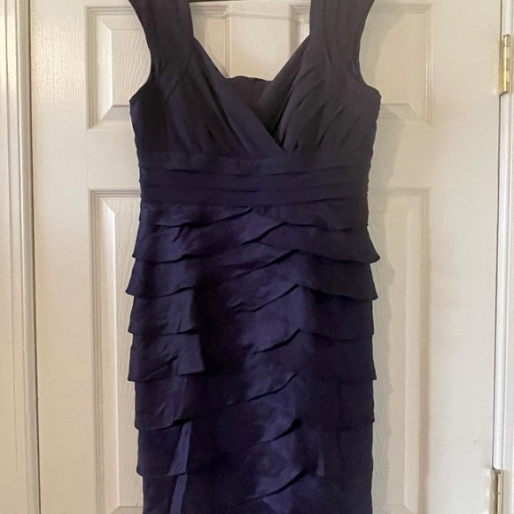 Woman’s Dress - Picture 1 of 7